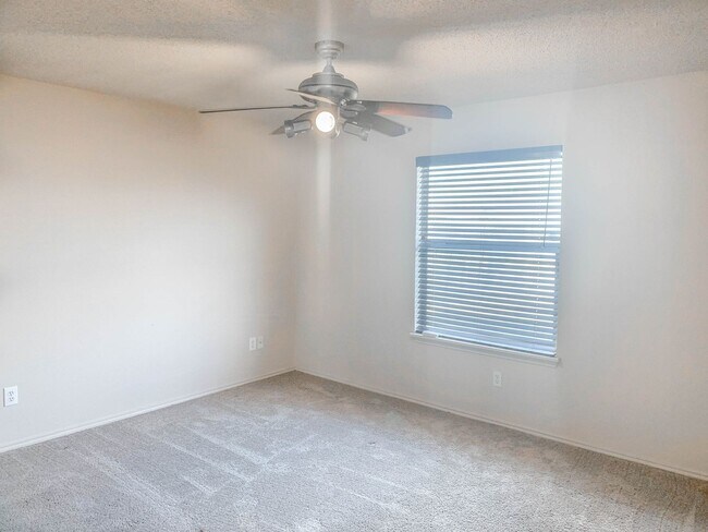 Building Photo - Retro Charm in Every Detail 3Bed/2Bath!