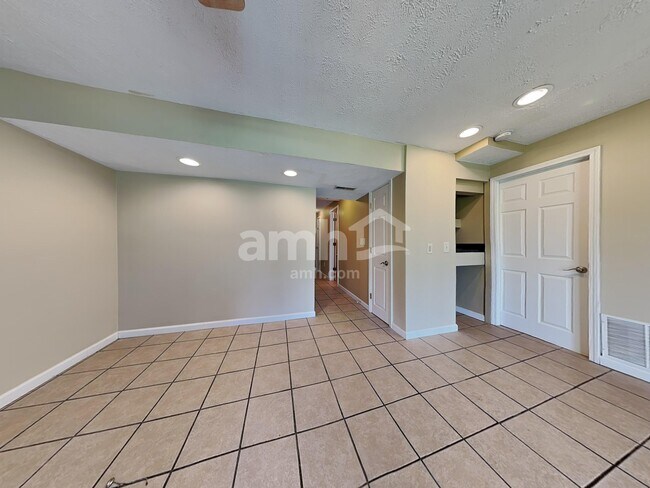 Building Photo - 6731 S Andover Way