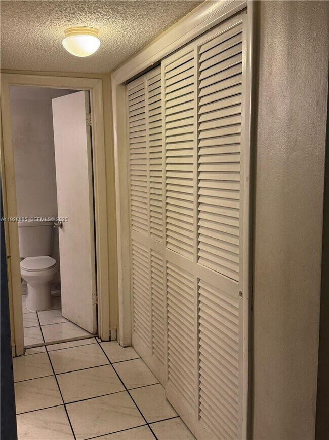 Building Photo - 1400 NE 191st St