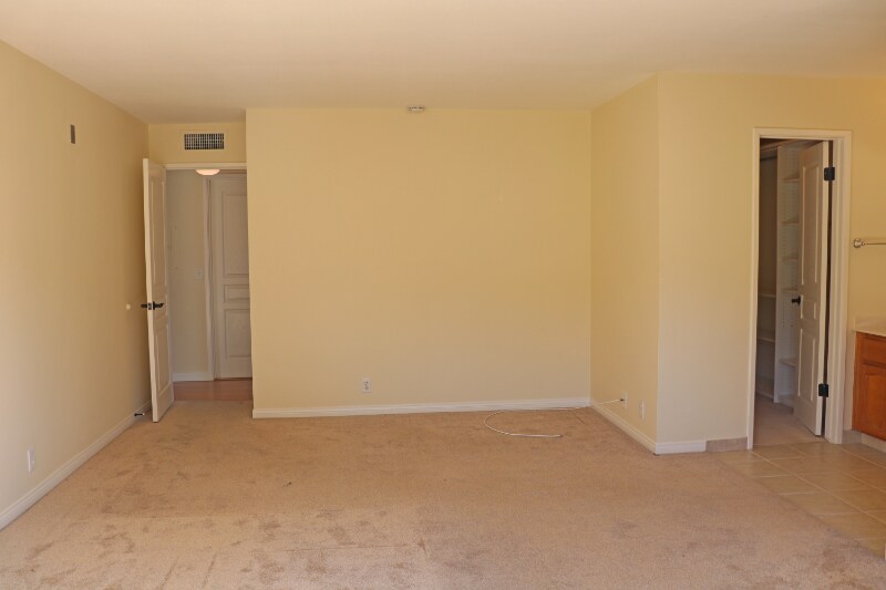 Building Photo - 2639 Pirineos Way