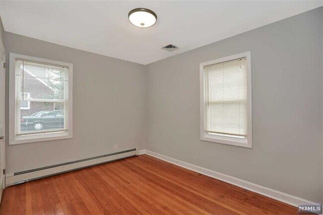 Building Photo - 240 Knickerbocker Rd