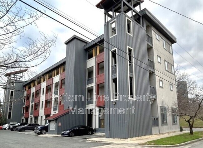 Building Photo - 514 W 10th St