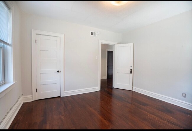 Building Photo - 4419 S Kingshighway Blvd