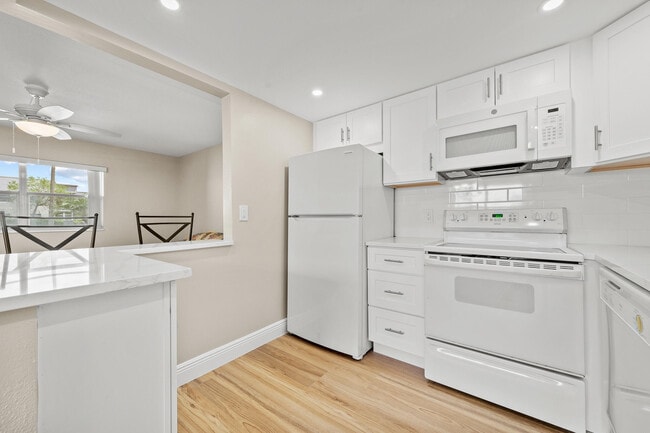 Building Photo - 723 Flanders Dr