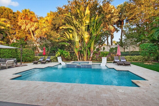 Building Photo - 17662 Cadena Dr