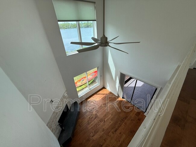 Building Photo - 1070 Sanabel Ct