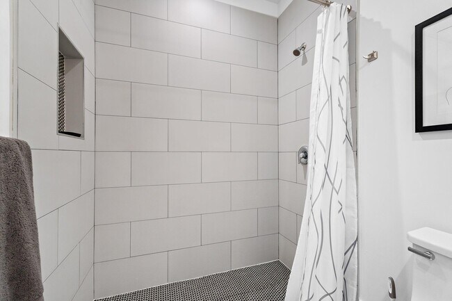 Building Photo - 17868 Limestone Creek Rd