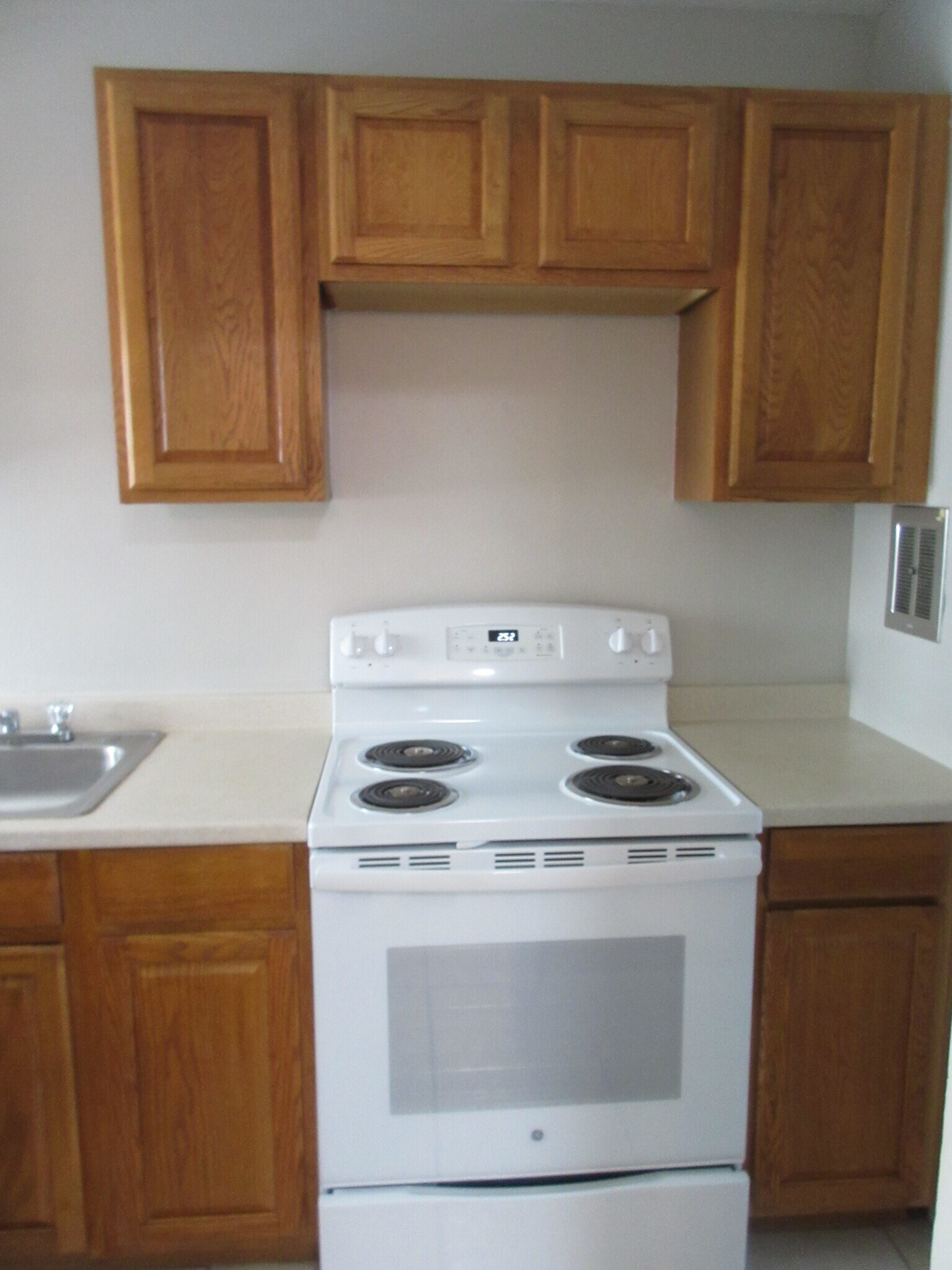 Building Photo - 390 W Cocoa Beach Cswy