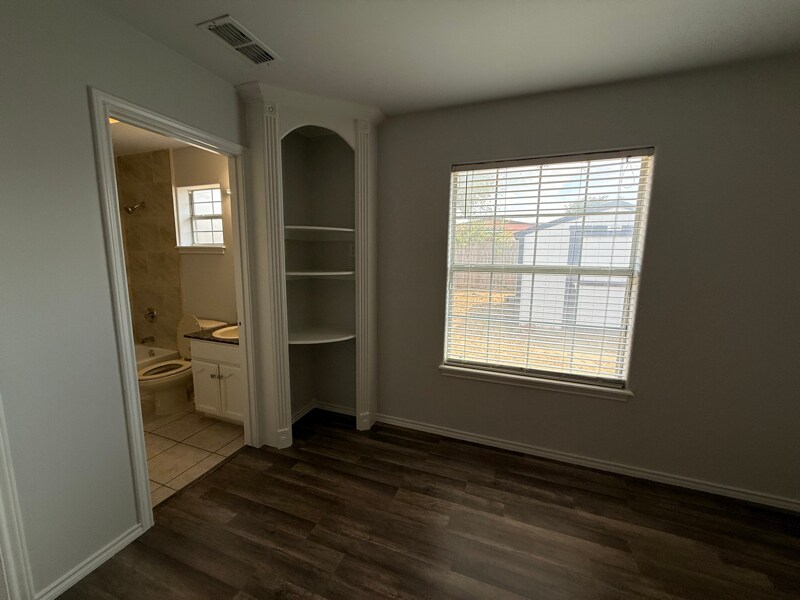 Building Photo - 1168 Savannah Loop