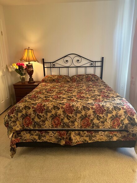 Building Photo - 5 Tree Hollow Dr