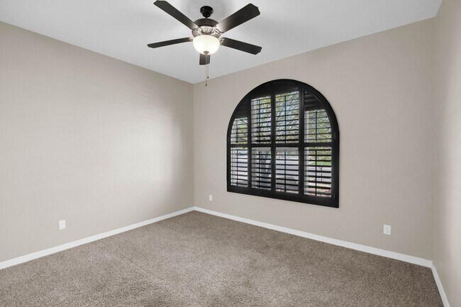 Building Photo - Spacious 4 Bedroom Home for Rent in Sunlan...