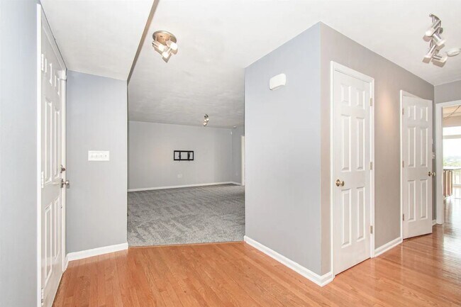 Building Photo - 1075 New Village Dr NW