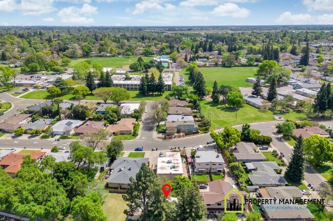 Building Photo - Charming 3-Bed Oasis with 2 Full Baths in Sacramento's Serene Pocket Neighborhood