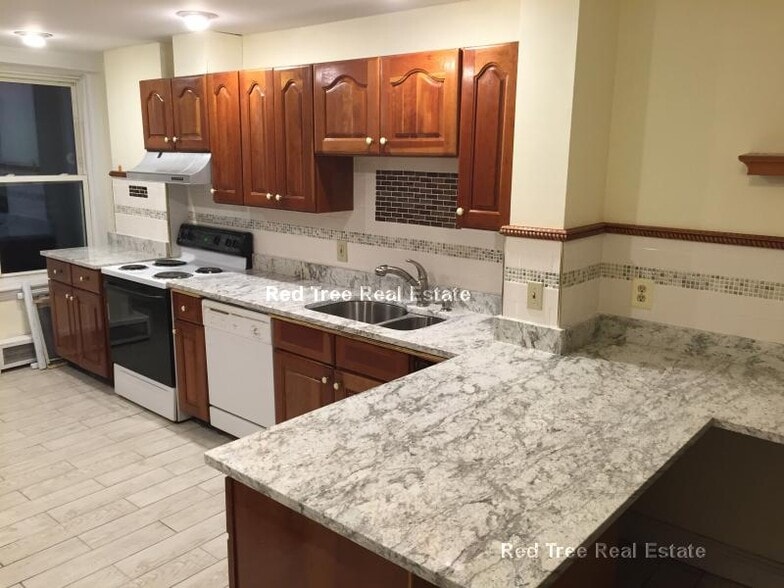 Building Photo - 1906 Beacon St