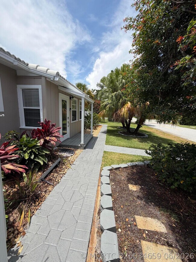 Building Photo - 204 S Seacrest Cir