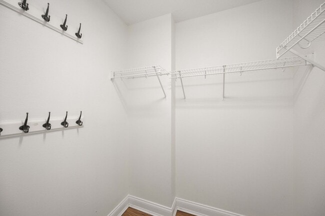 Building Photo - Gorgeous 2/2 + Den at Laguna in Riviera Dunes!