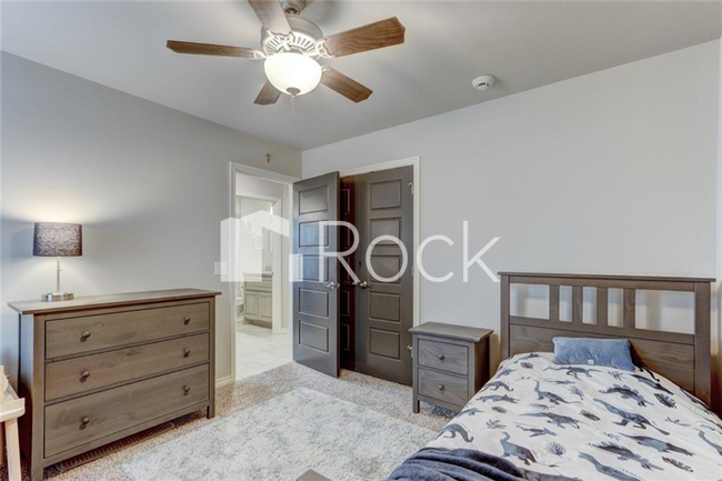 Building Photo - Gorgeous 3 Bedroom Home with Storm Shelter located in The Waters in Moore!! **All Appliances Incl...