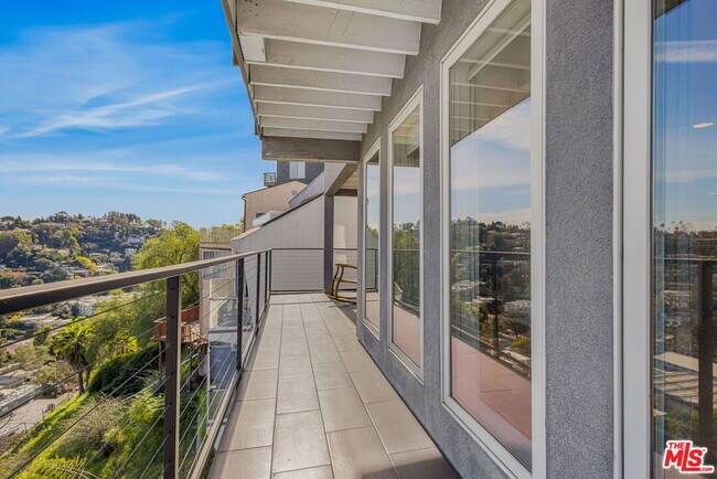 Building Photo - 2226 Ronda Vista Dr