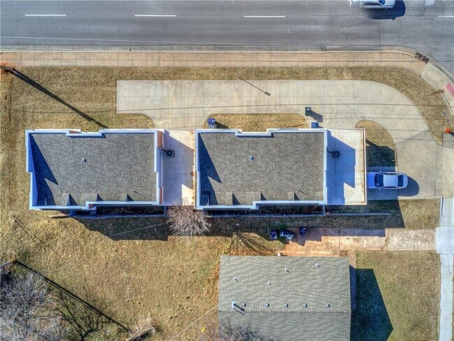 Building Photo - Coming soon! Welcome to this spacious 2 bed 2 bath duplex located in the heart of Oklahoma City, OK!