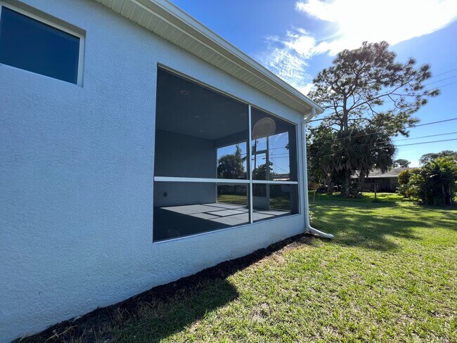 Building Photo - 5442 Hardee St