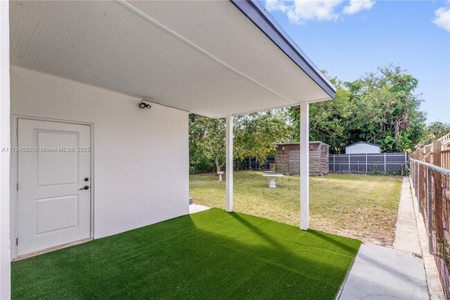 Building Photo - 6330 SW 27th St