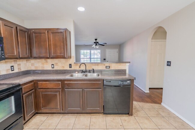 Building Photo - Lovely Broken Arrow Home! 3/2 with a great...