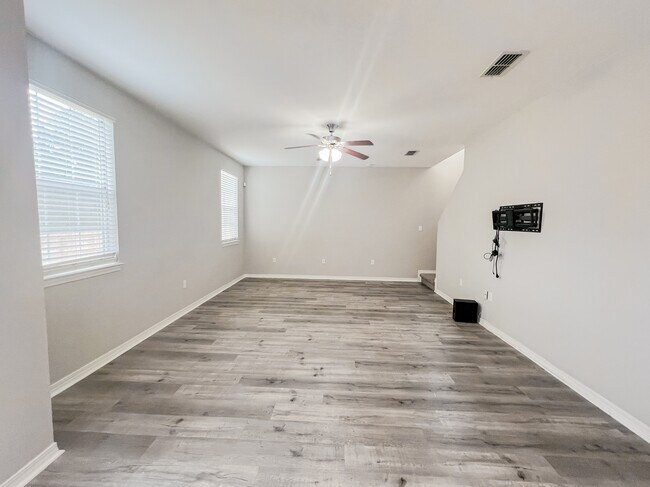 Building Photo - 122 Peoria Blvd
