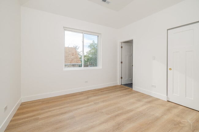 Building Photo - 1245 S Fairfield Ave