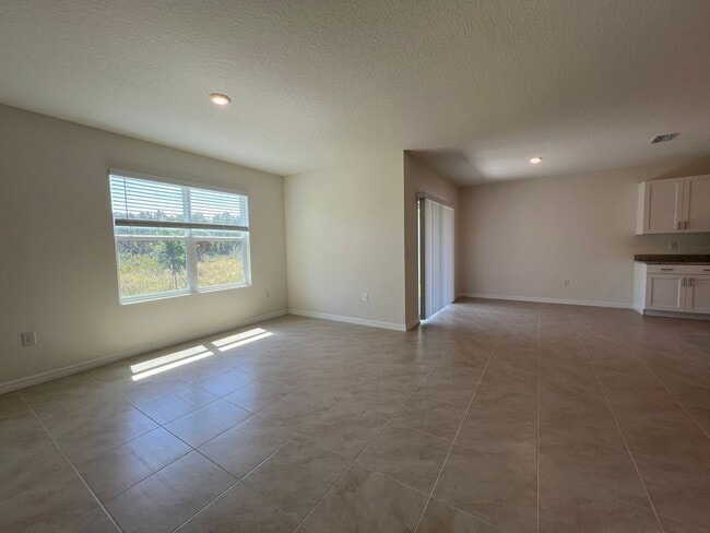Building Photo - Brand New! 4 Bedroom, 2 Bathroom home in t...