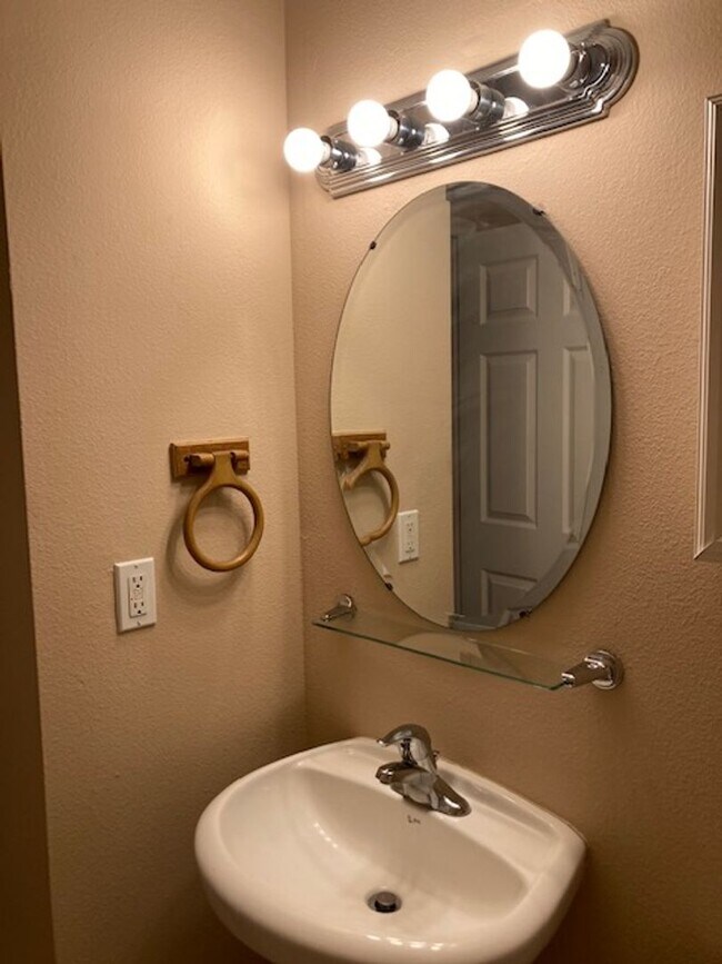 Building Photo - 7 Wells Pl