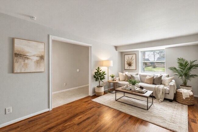 Building Photo - 5758 Greencraig Dr