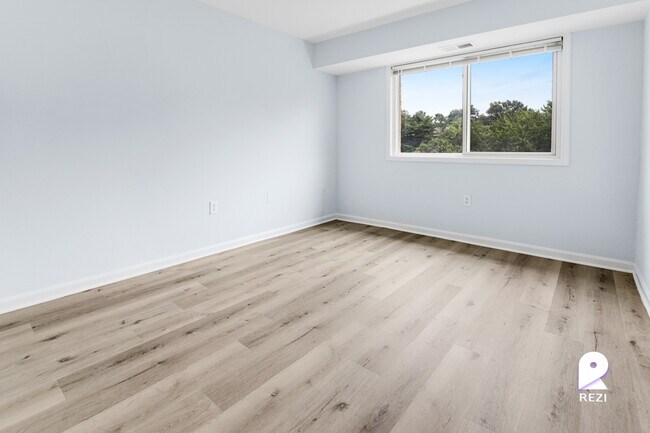 Building Photo - 6439 Hil-Mar Dr