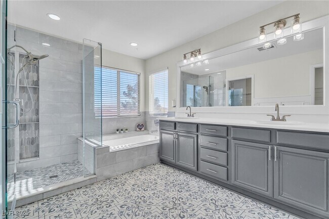 Building Photo - 9885 Shadycrest Ct