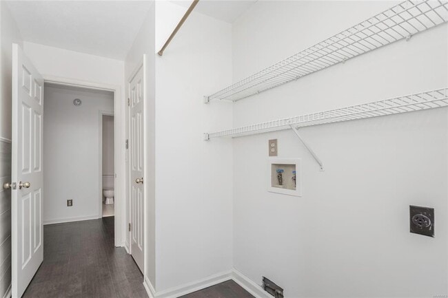 Building Photo - 561 Pine Tree Ln