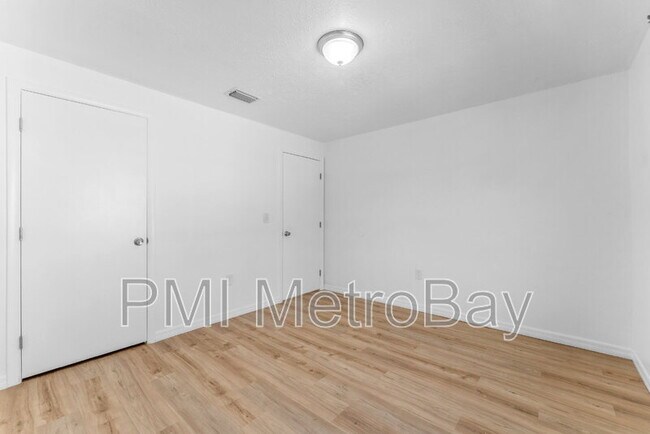 Building Photo - 4009 E Bird St