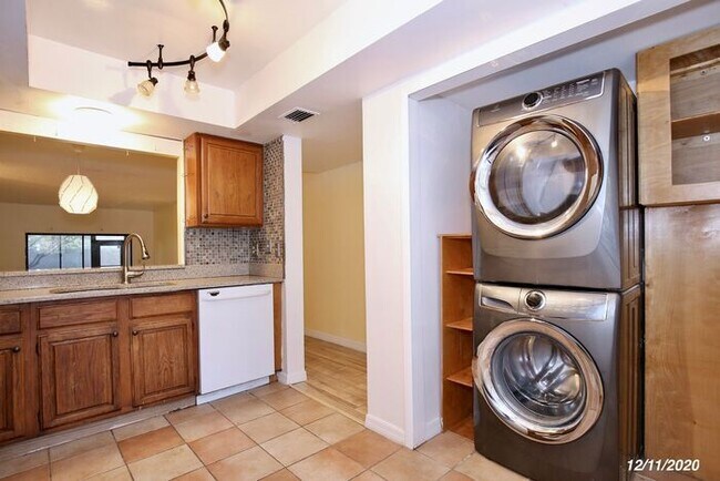 Building Photo - 5848 Windhover Dr