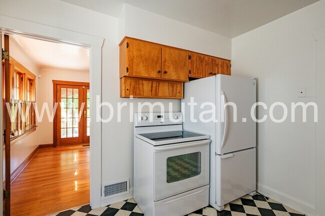 Building Photo - 1655 E 900 S