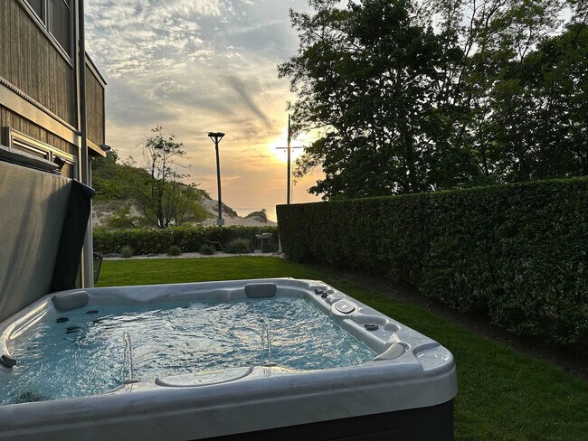 Building Photo - 2 Clifton Ave