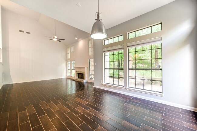 Building Photo - 25 Fairway Oaks Pl
