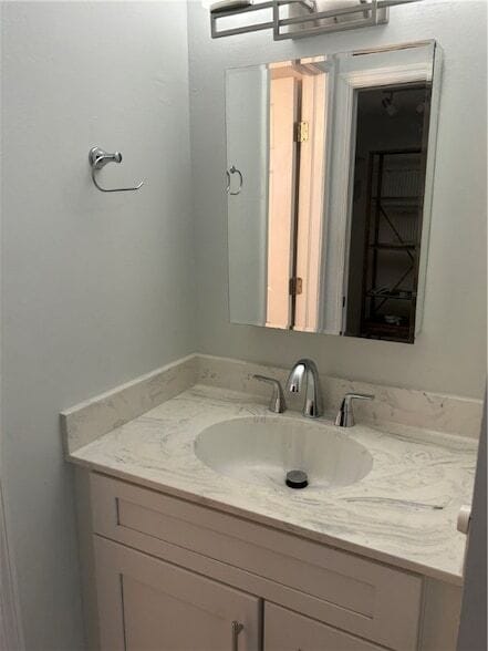 Building Photo - 451 Grove Isle Cir