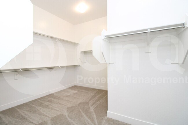 Building Photo - 813 E Corral Rd