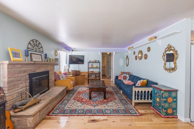 Building Photo - Central Single Family Home