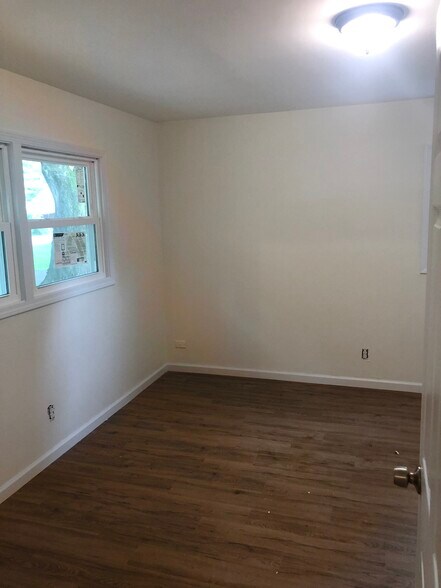 Building Photo - 9215 ARISTIDES DR