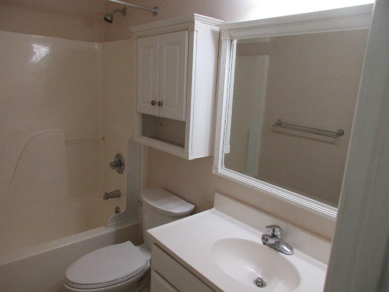 Building Photo - 733 Acadia Rd