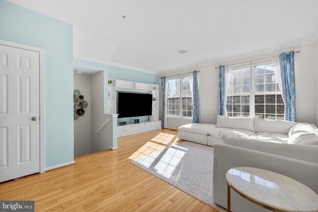 Building Photo - 381 Livermore Ln