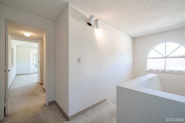 Building Photo - Spacious 3 Bed 2Bath SFM Pets Negotiable- WEST LOCH ESTATES - $3950/month