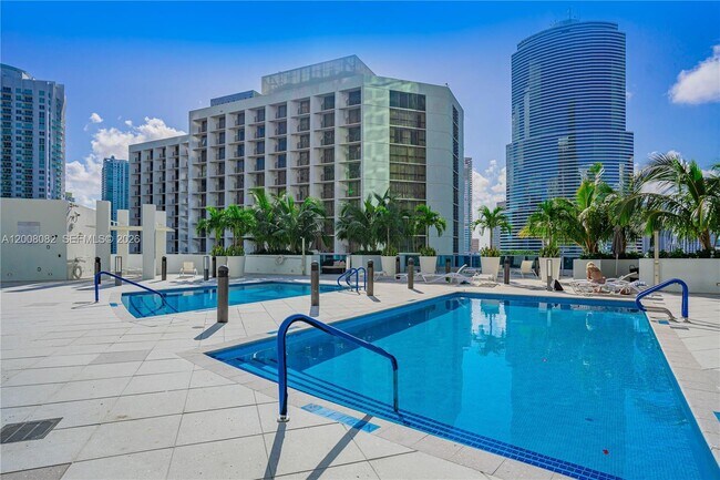Building Photo - 200 Biscayne Blvd Way