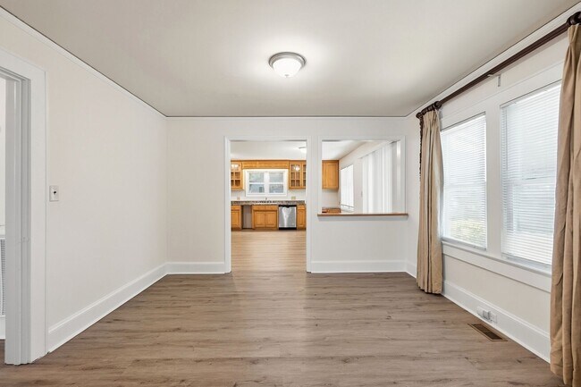 Building Photo - Fully Remodeled Home in the Heart of Belmont