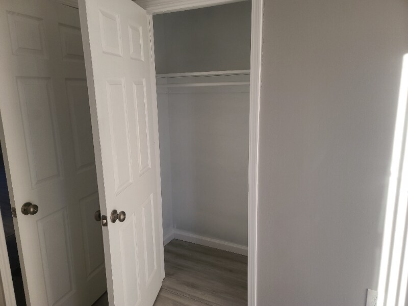 Building Photo - 215 Snead Dr