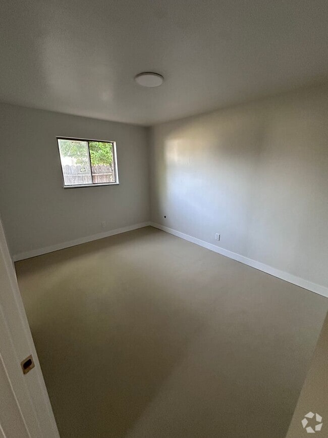 Building Photo - New renovated 3 Bedroom, 1 Bathroom Home w...